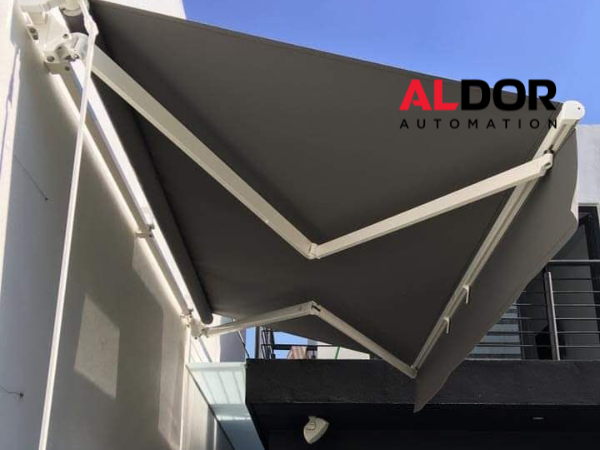 Mái Hiên Tự Động Điều Khiển Từ Xa